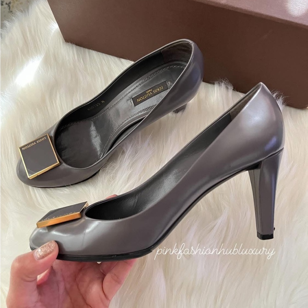 LOUIS VUITTON
Square Detail Leather Pumps Grey 38,5 - Picture 1 of 4